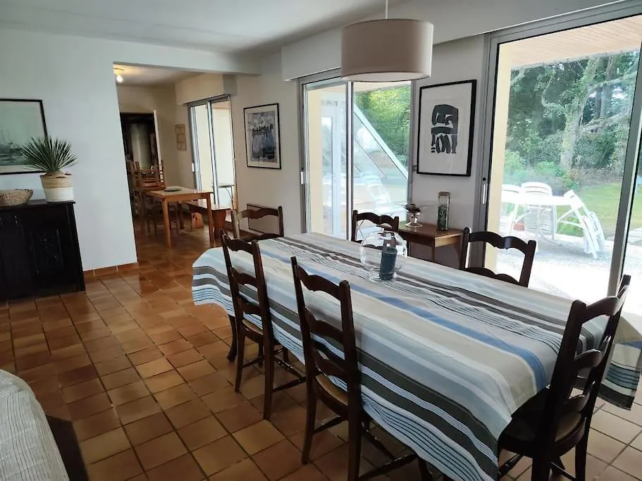Holiday home A Deux Pas De La Mer, Au Calme Dans Le Bois Villa Roscoff